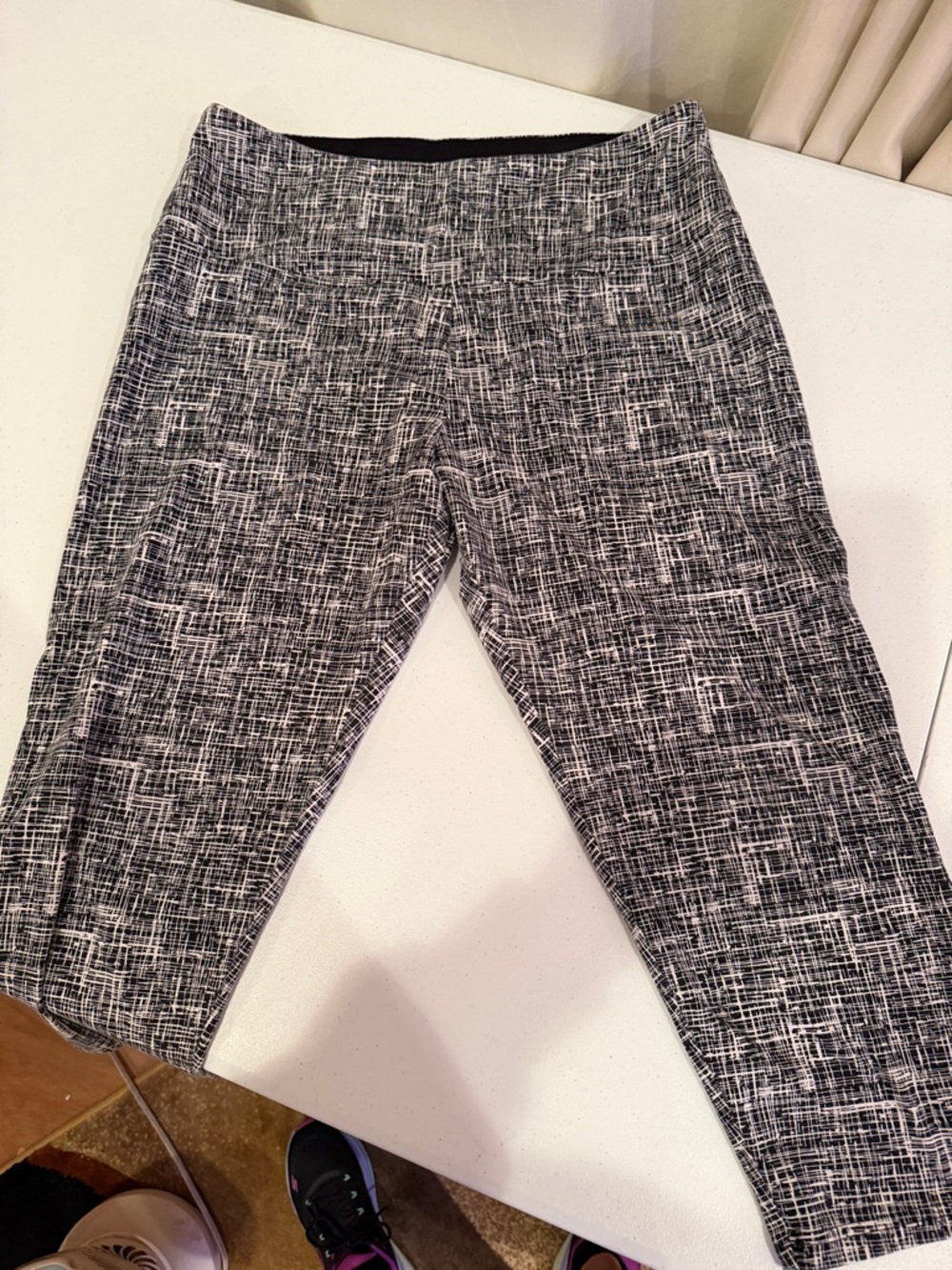 Women’s Capri Leggings. 3 pair size large - Picture 2 of 7